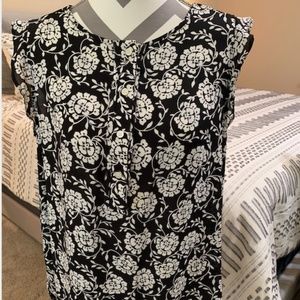 Loft Sleeveless Ruffle Top Black White Floral L